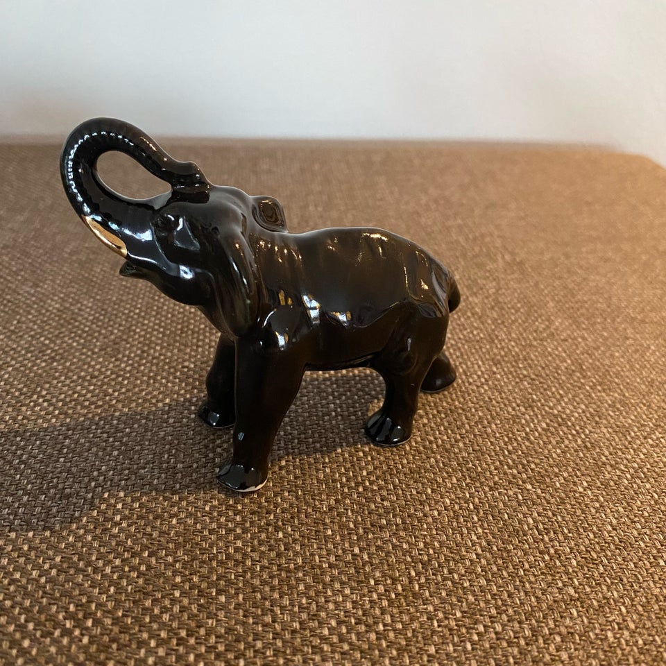 Porcelæn elefant , Ukendt