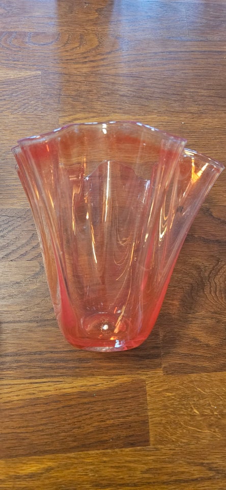 Vase, Rødlig glasvase