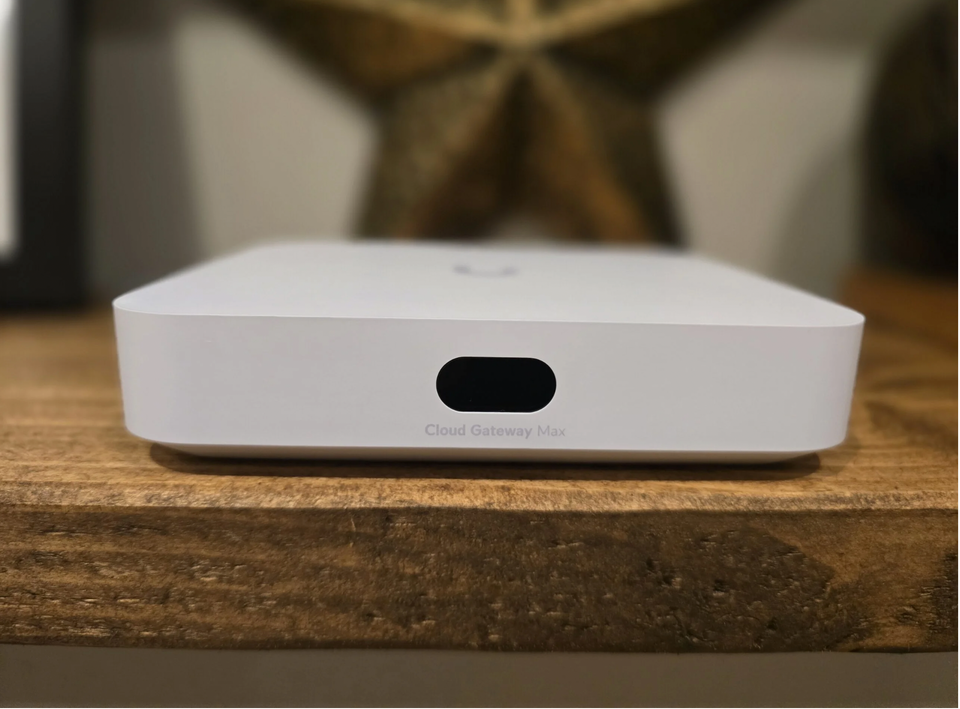 Router, UniFi Cloud Gateway Max