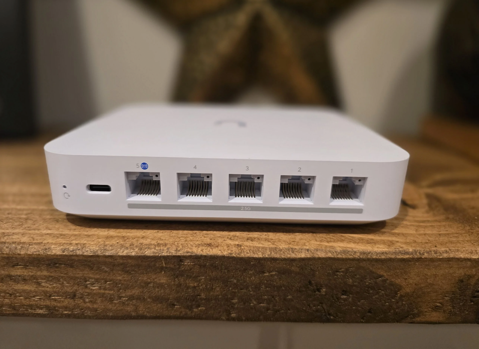 Router, UniFi Cloud Gateway Max