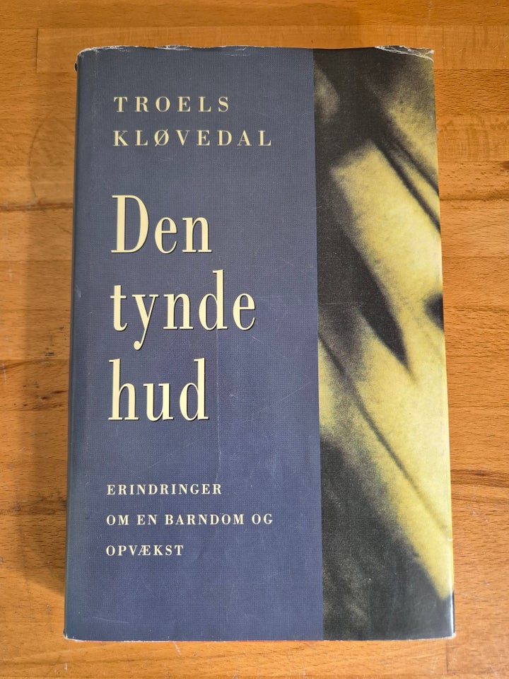 Den tynde hud, Troels Kløvedal