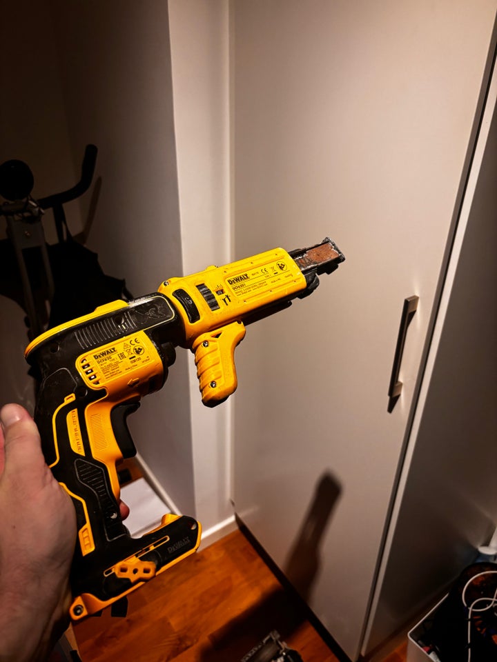 Gipsskruemaskine, DeWalt