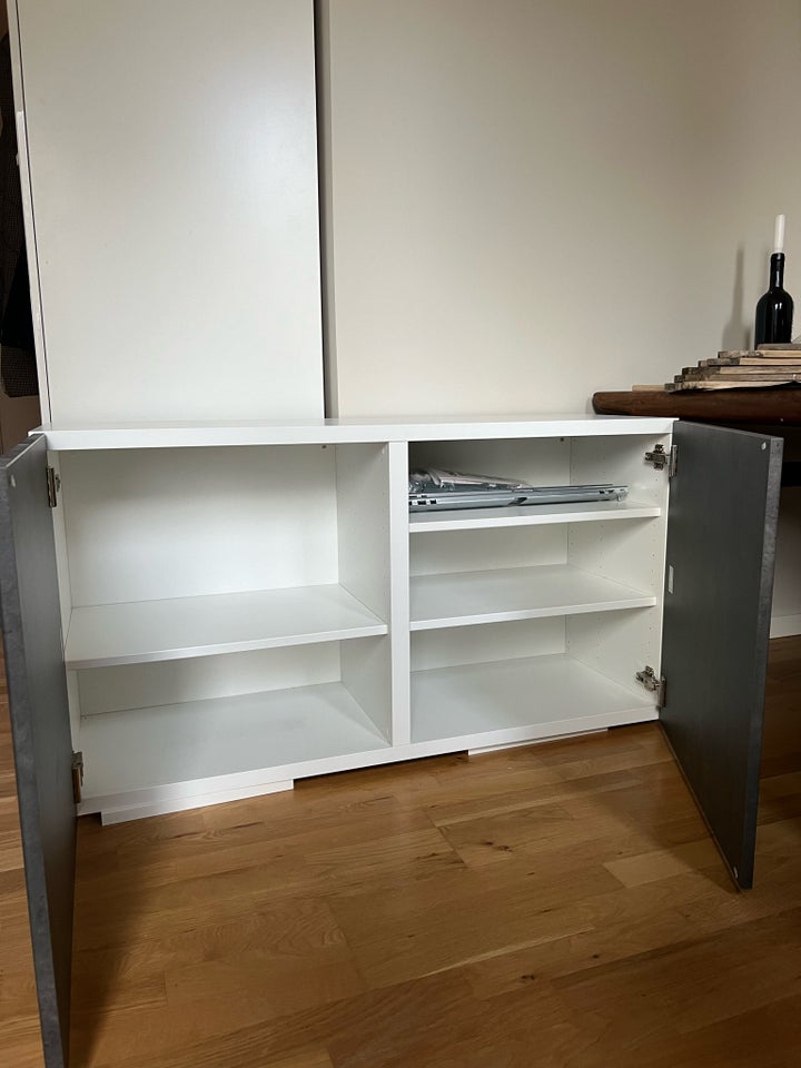 Andet skab, IKEA, b: 120 d: 42 h: 64