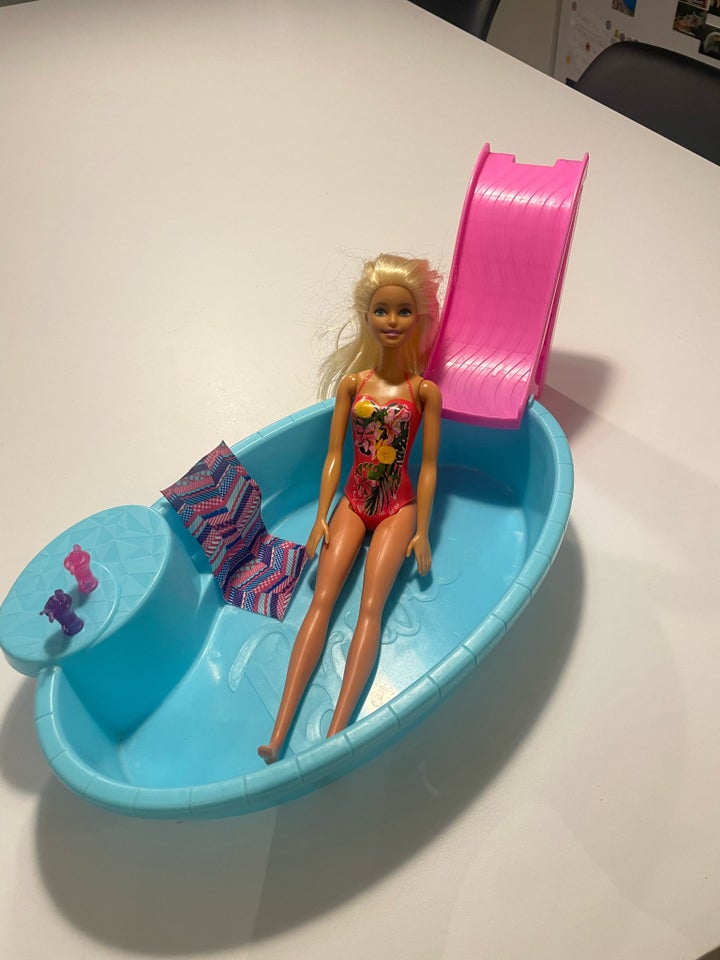 Barbie, Barbie pool