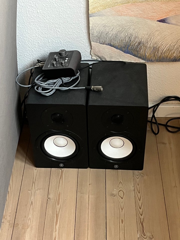 Yamaha HS7 Studio Monitors