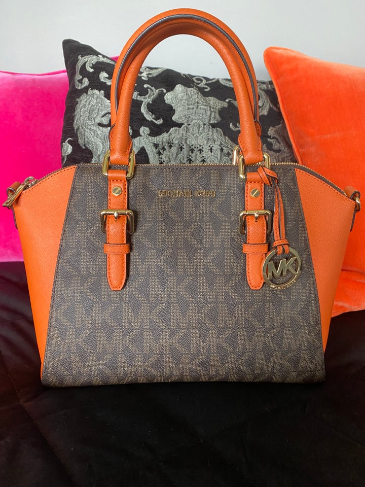 Shopper, "MICHAEL KORS"