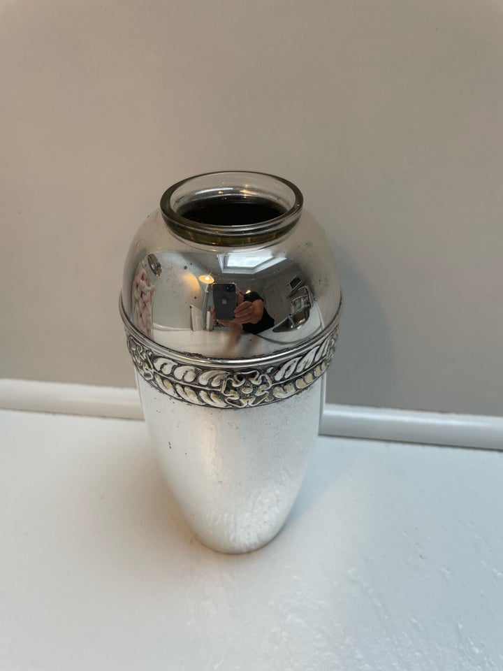 Sølvplet vase med glasindsats