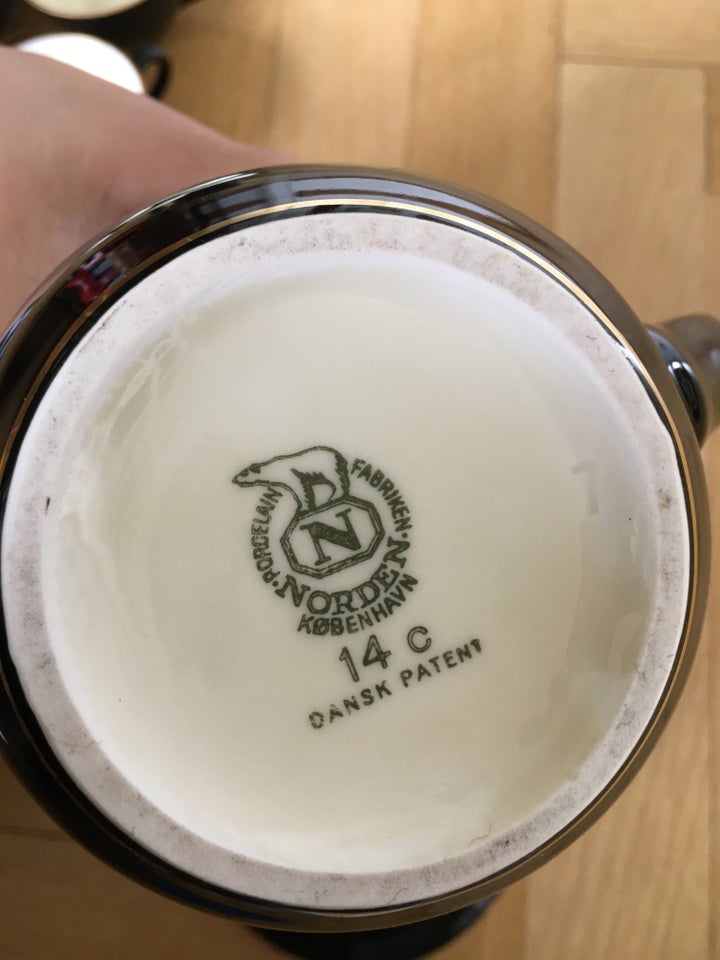 Porcelæn Kaffestel m guldkant