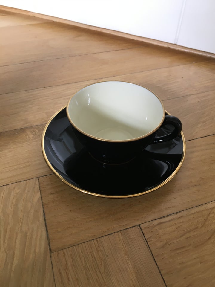 Porcelæn Kaffestel m guldkant