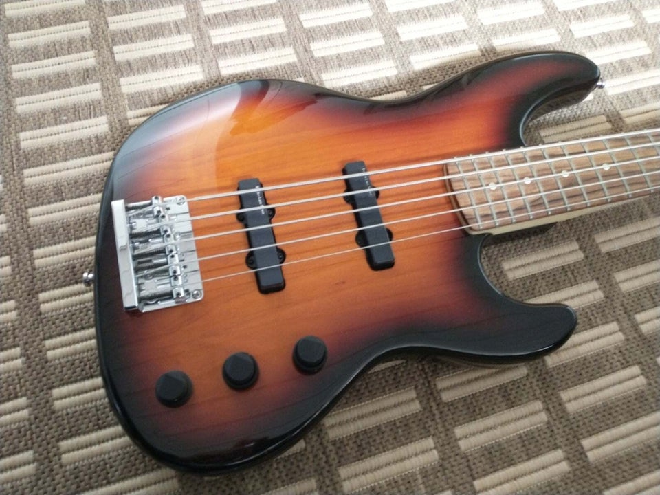 Elbas, Fender (US) Jazz Bass Plus V