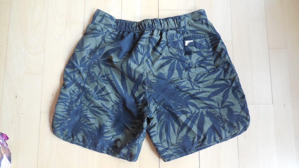 Shorts, Criminal Dept, str. 37