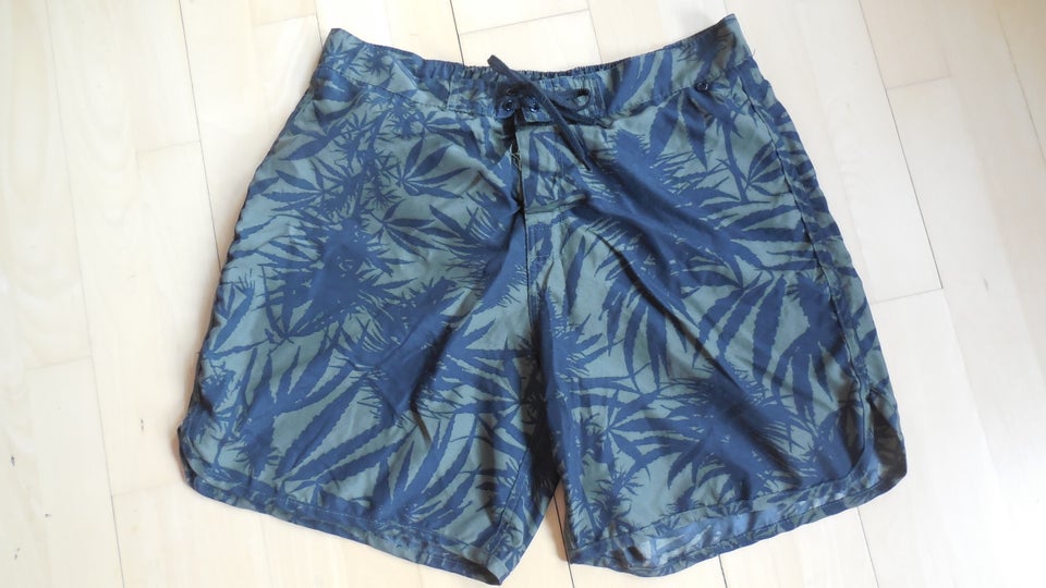 Shorts, Criminal Dept, str. 37