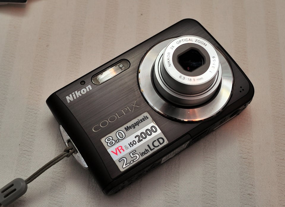 Nikon DSC-S210, 8 megapixels, 4 x