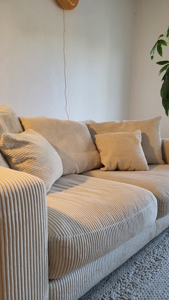 Cozy sofa - like new!