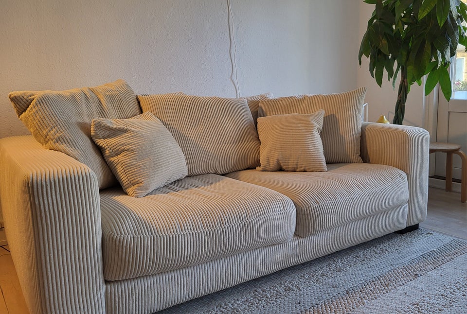 Cozy sofa - like new!