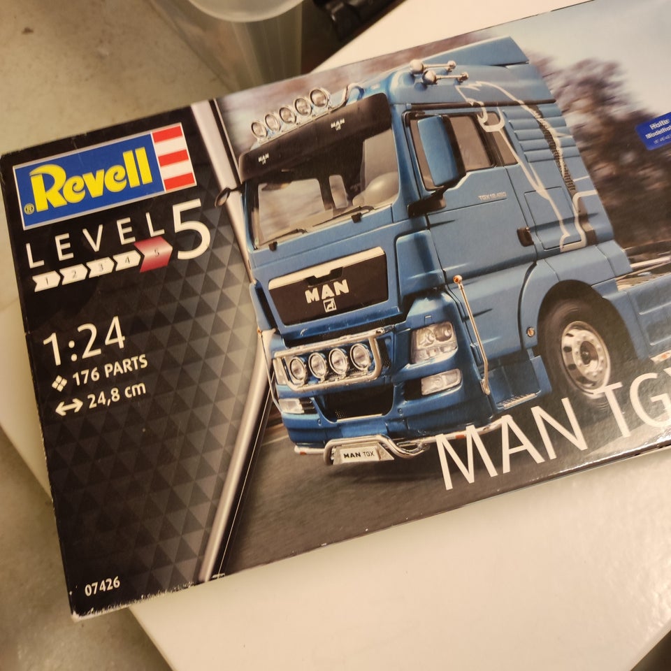 Byggesæt, Revell MAN TGX XLX, skala