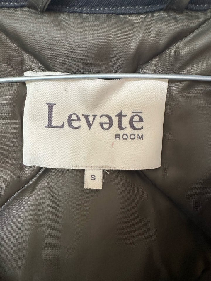 Vest, str. 38, Levete room