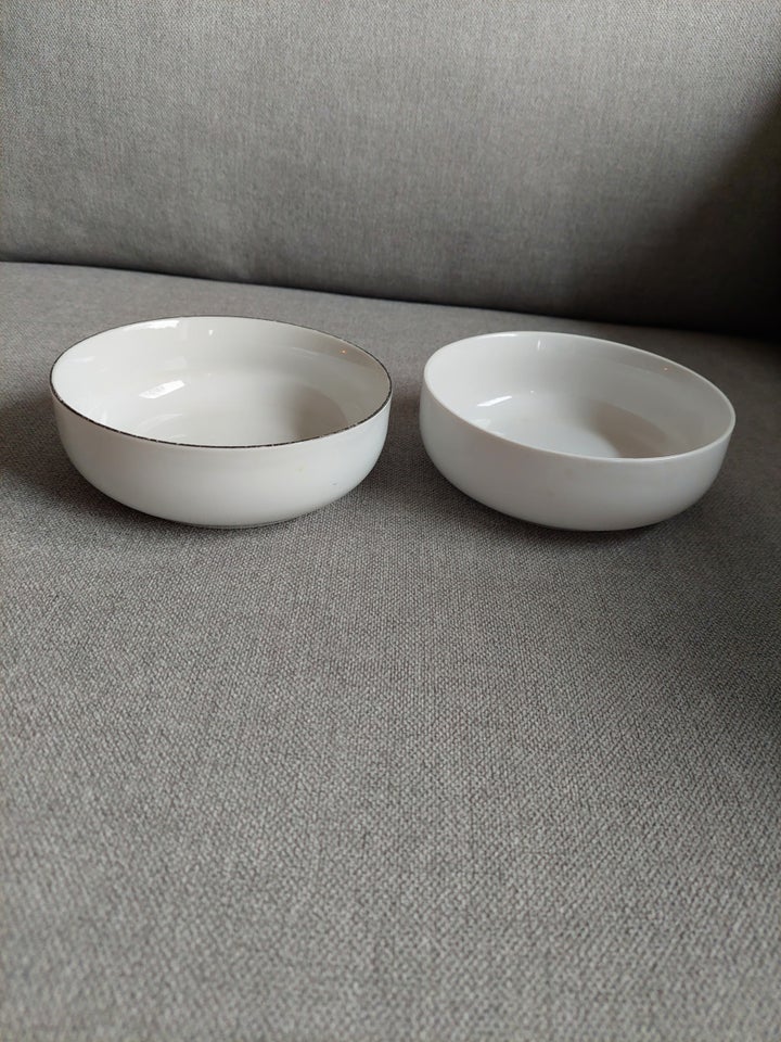 Porcelæn 2 hvide skåle atelier