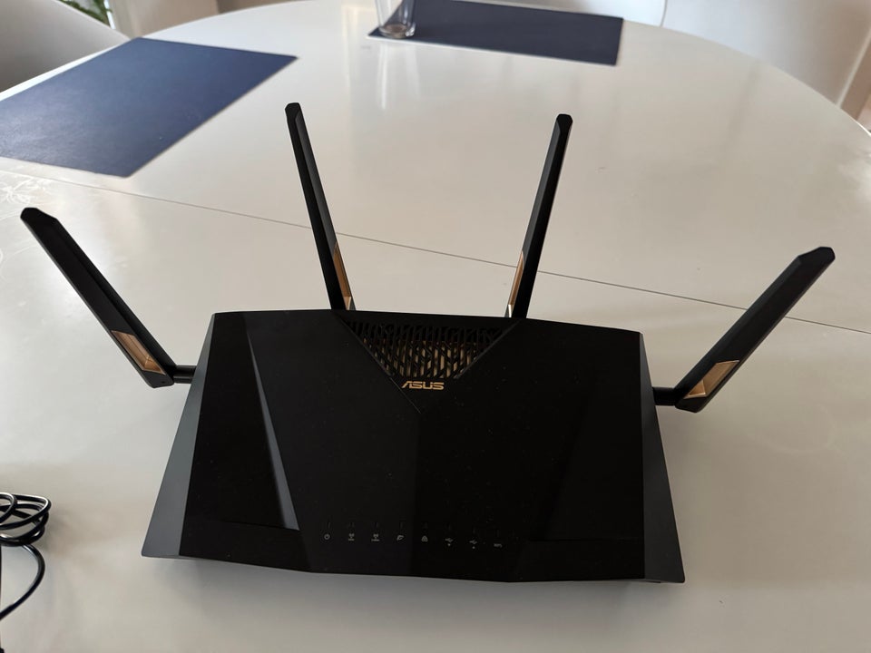 Router, Asus RT-AX88U, Perfekt