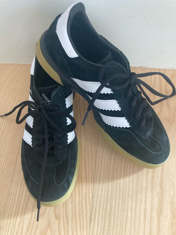 Sportssko, Adidas/ Spezial, str.