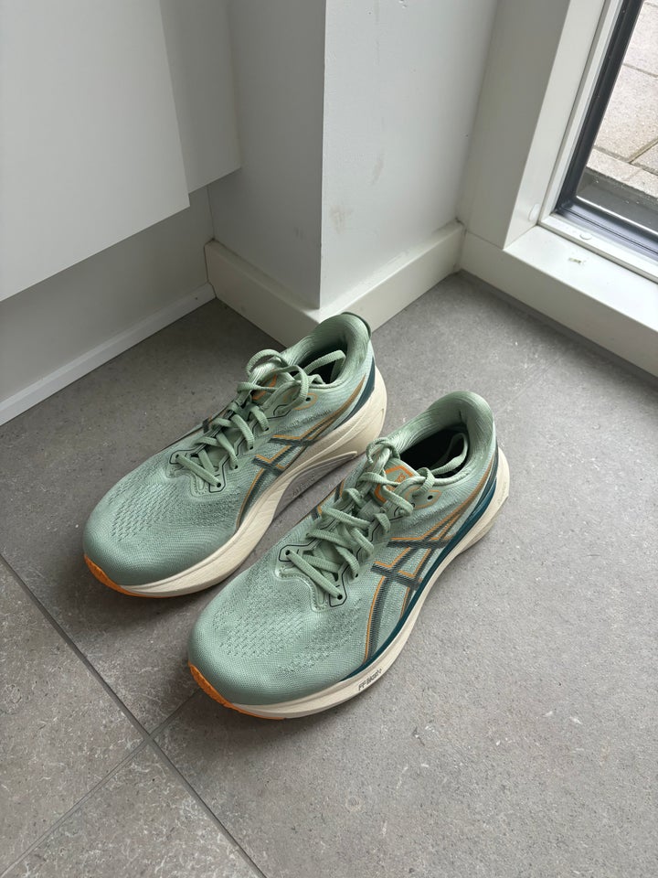 Løbesko Oasics str 445