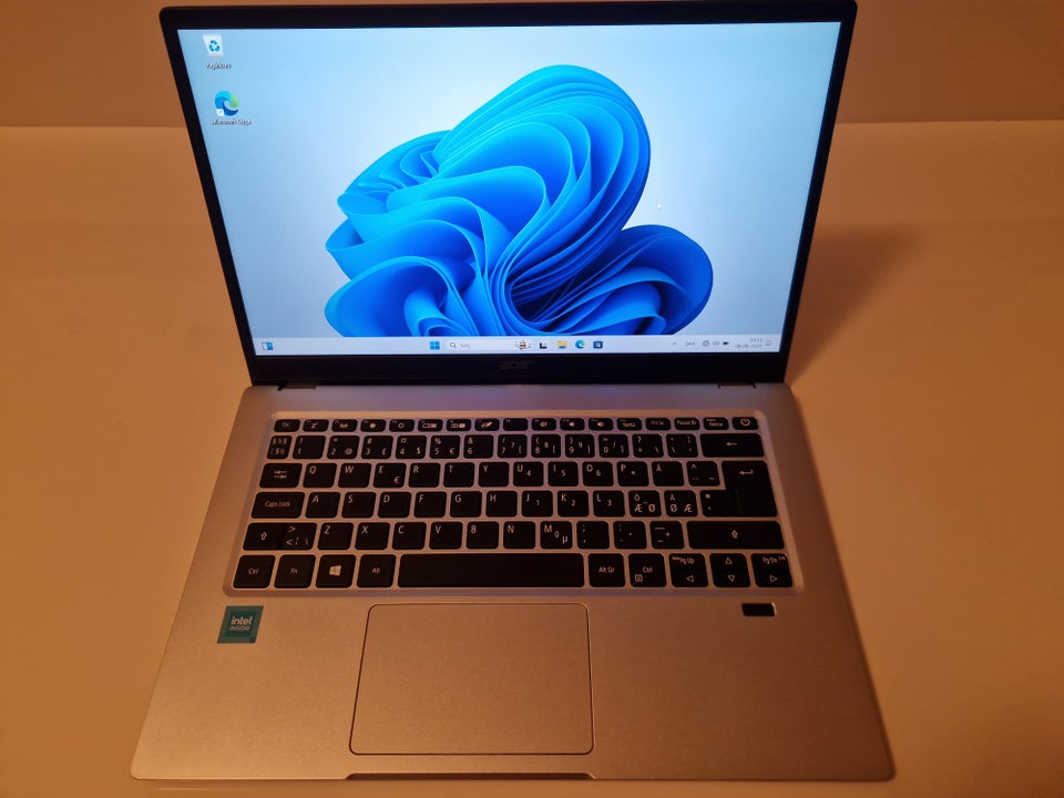 Acer Swift 11 GHz 4 GB ram