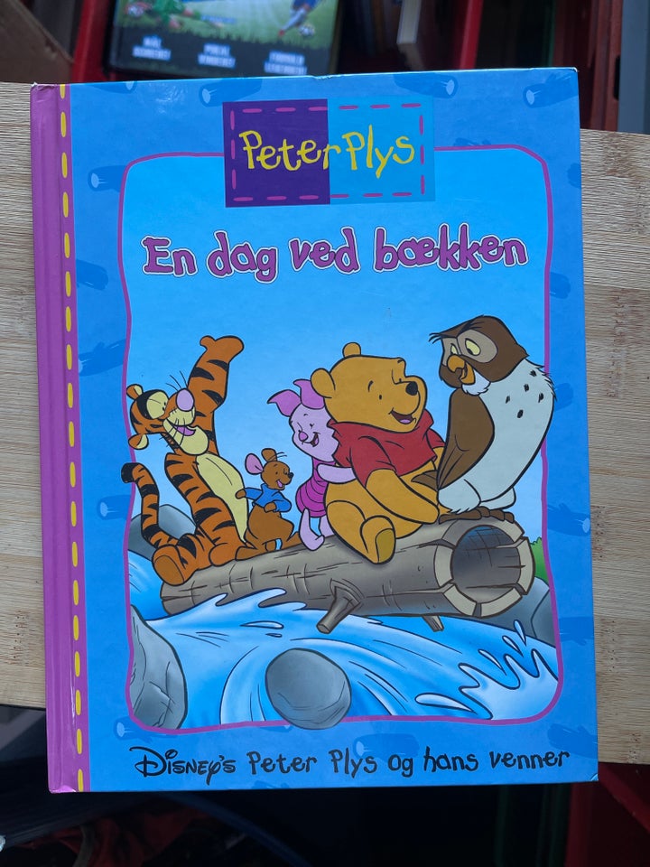 Peter plys en dag ved bækken, A A