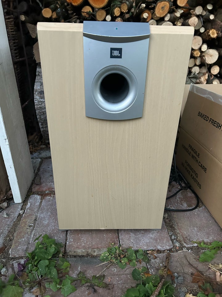 Anden højttaler, JBL, Surround