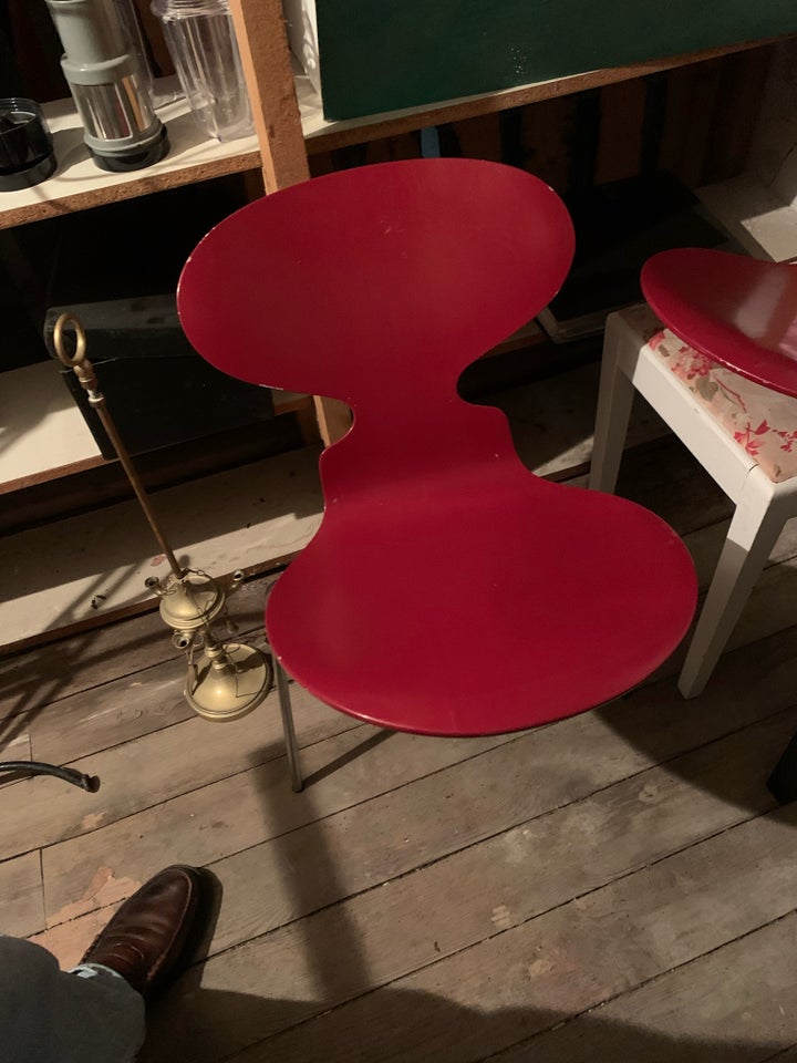 Arne Jacobsen, To myre på “tre” ben