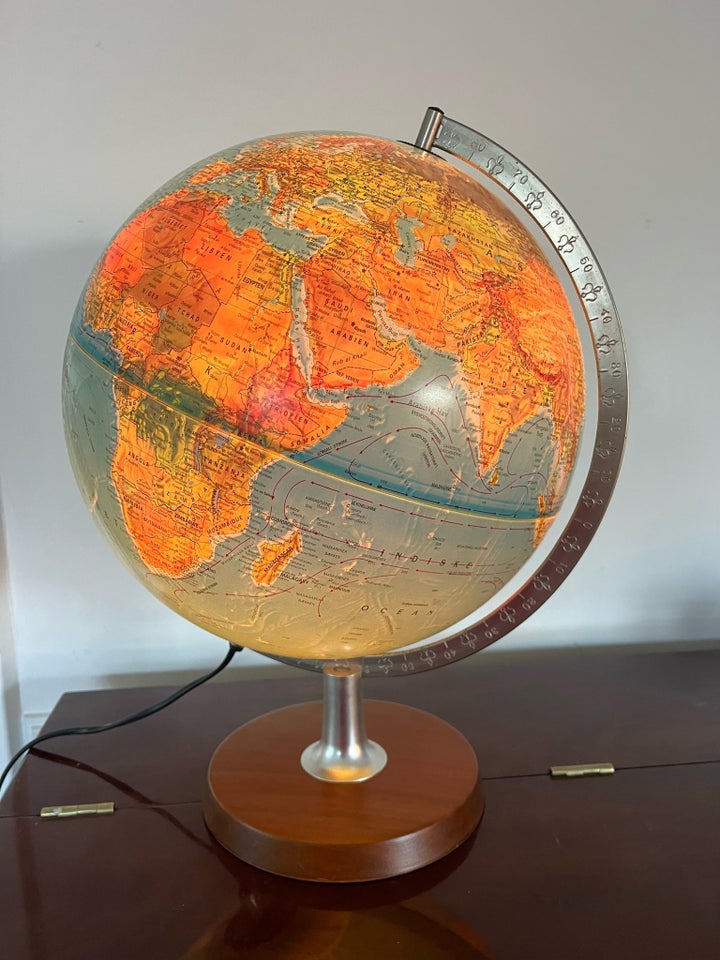 SOLGT Bordlampe Scan Globe A/S