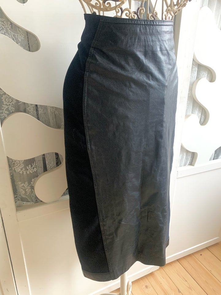 Pencilskirt, str. 42, Utzon