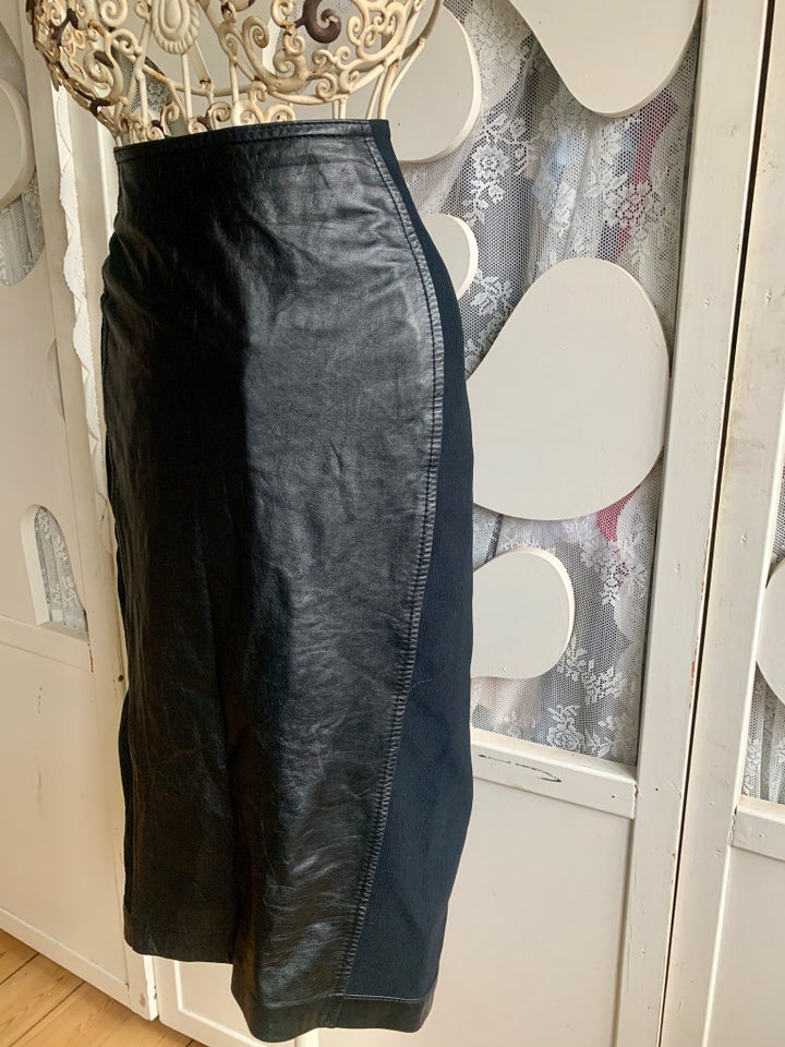 Pencilskirt, str. 42, Utzon