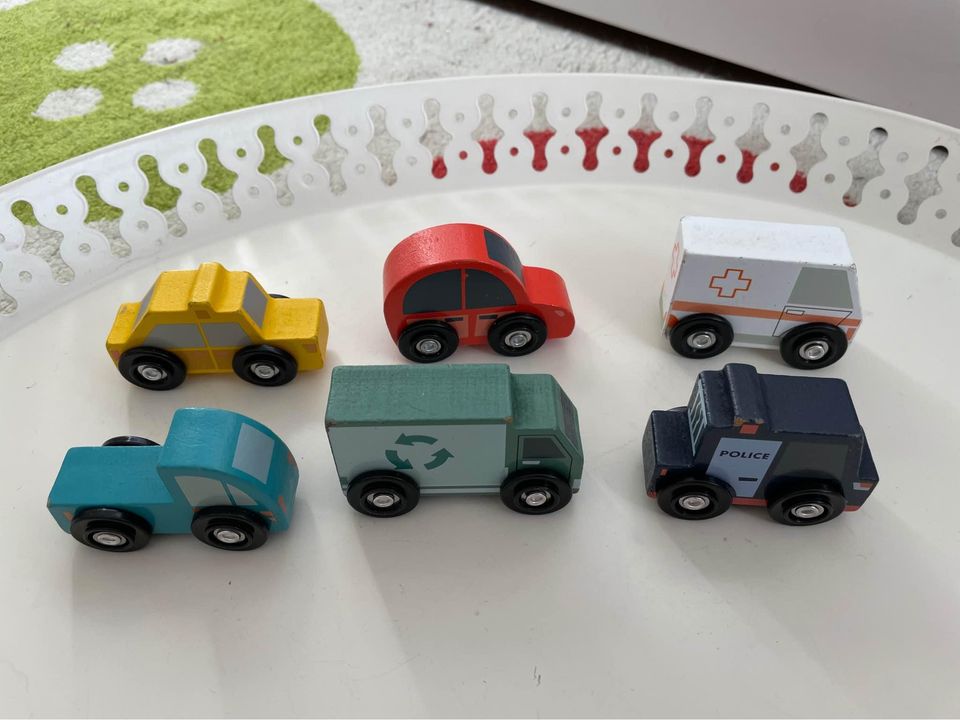 6 wooden cars