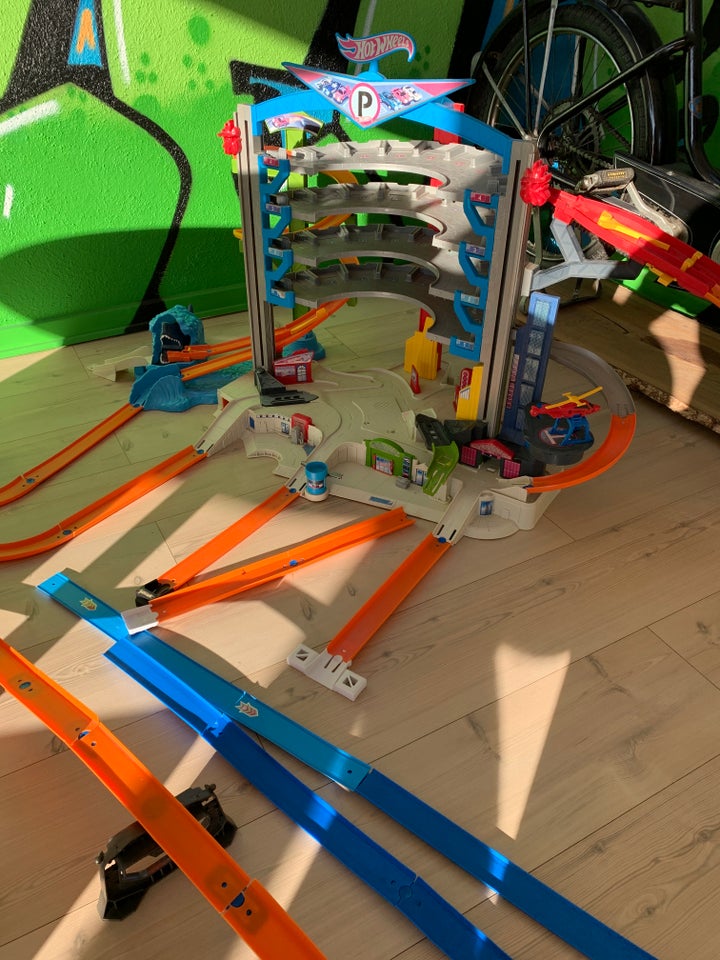 Hotwheels kæmpe garage med lyd