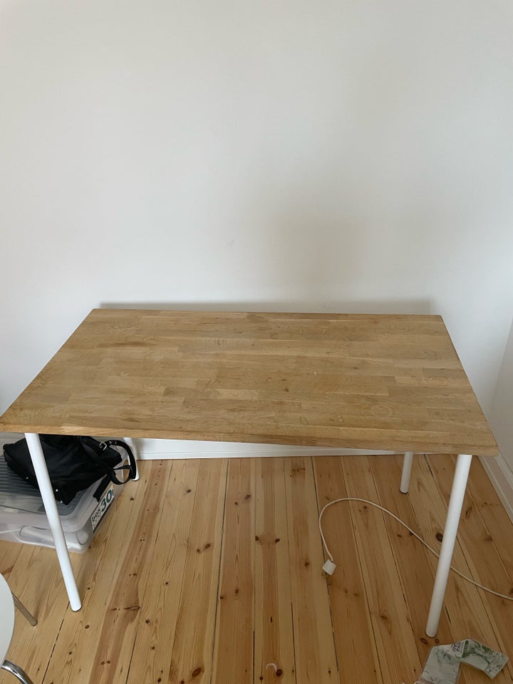 Skrivebord IKEA b: 116 d: 62 h: 74