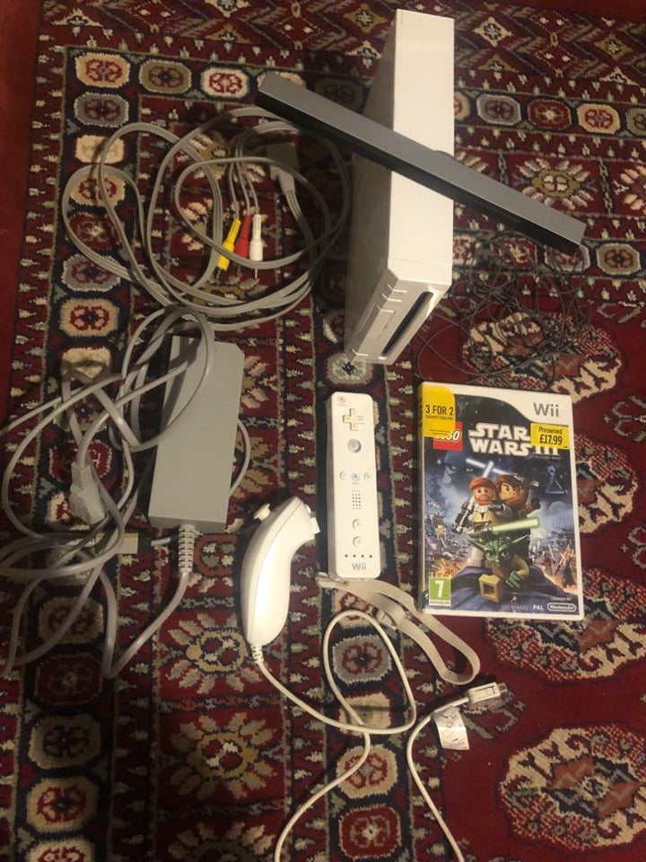 Nintendo Wii Wii + LEGO Star Wars 3 +