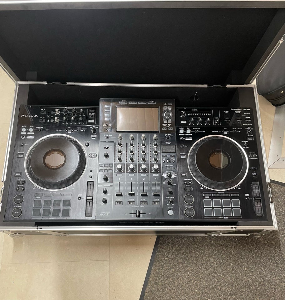 Pioneer XDJ-XZ, Pioneer Dj XDJ-XZ