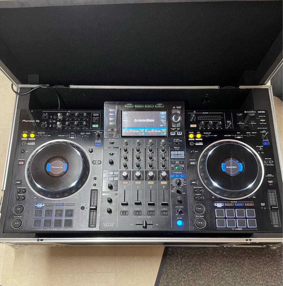 Pioneer XDJ-XZ, Pioneer Dj XDJ-XZ