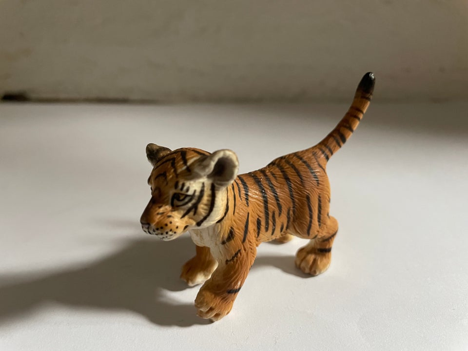 Figurer, Tigerunge og svane,