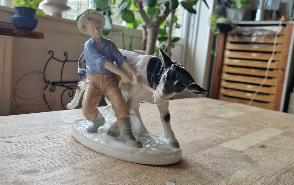 Porcelæn Mand med ko