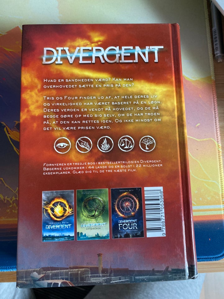 Divergent bøger, Veronica Roth,