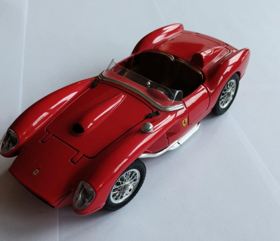 Modelbil, Burago Ferrari, skala