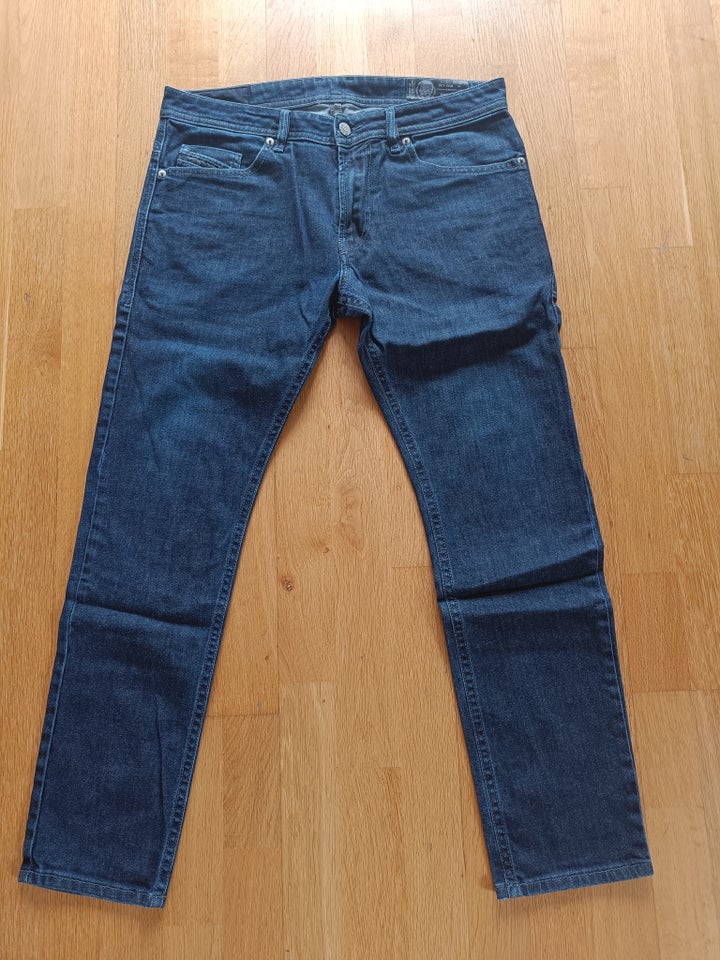 Jeans, Diesel, str. 33