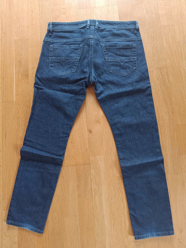 Jeans, Diesel, str. 33