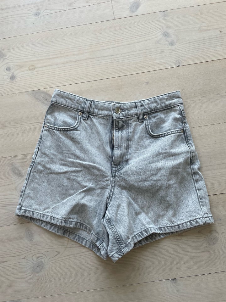 Shorts ZARA str 36