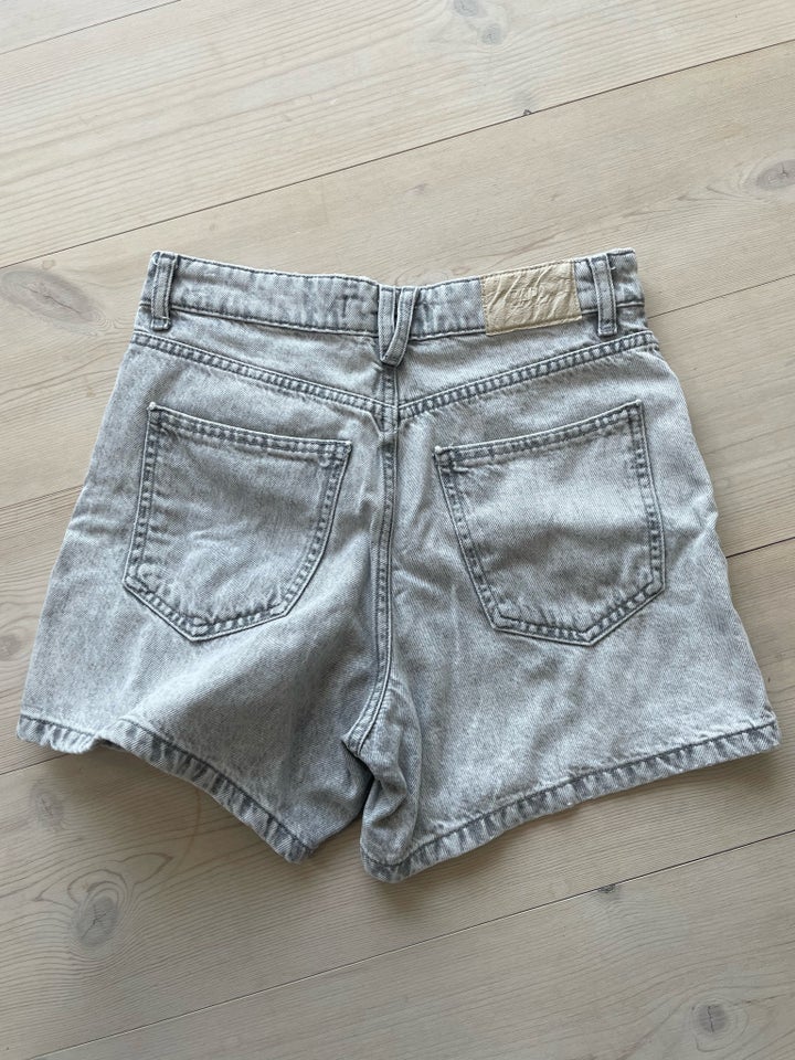 Shorts ZARA str 36