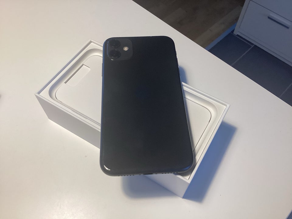 iPhone 11, 64 GB, sort