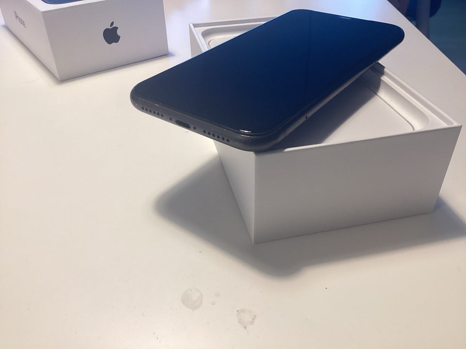 iPhone 11, 64 GB, sort