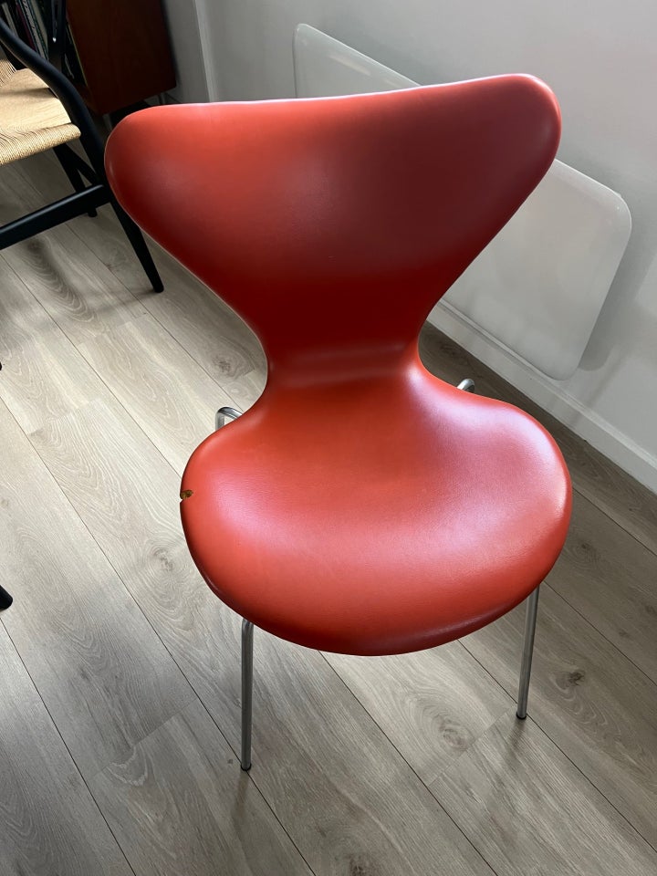 Arne Jacobsen, 3107, Stol