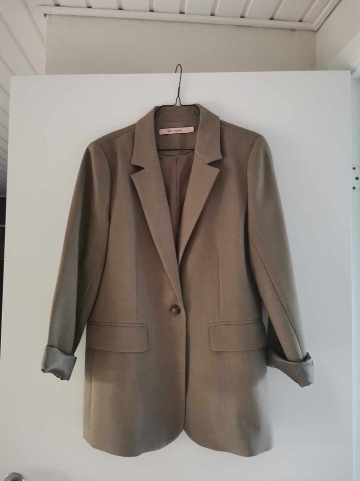 Blazer, str. 36, Rue De FEMME